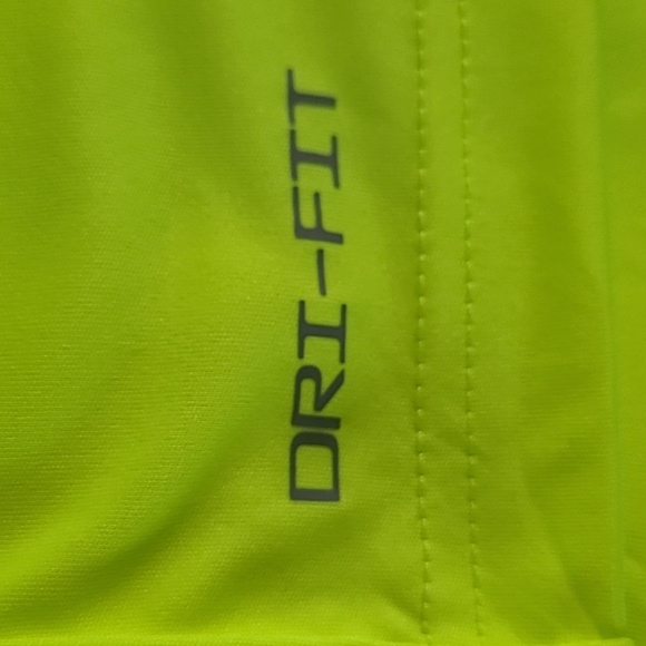 NIKE BRAND BOYS YELLOW SIGNATURE SHORT SLEEVE SHIRT SIZE LARGE MAKE SOME NOISE - Picture 11 of 11